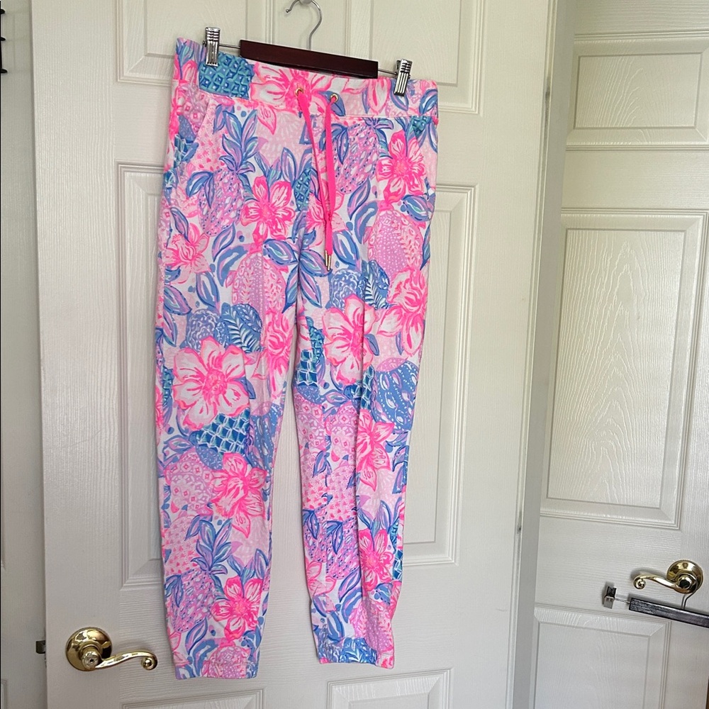 Lilly Pulitzer Mallie Knit Joggers in Pink Isle Snappy Turtle Size M